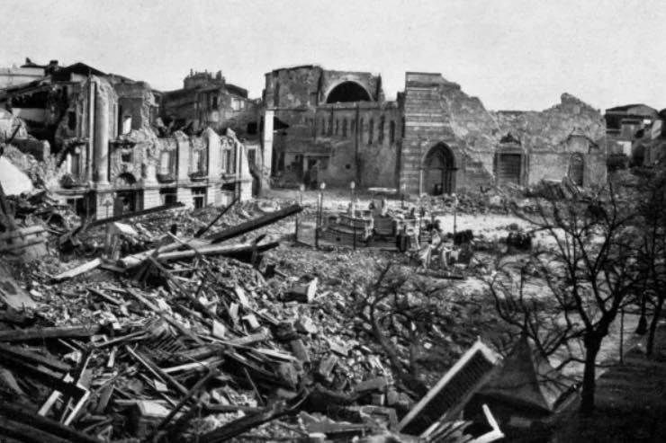 Piazza duomo Messina distrutta